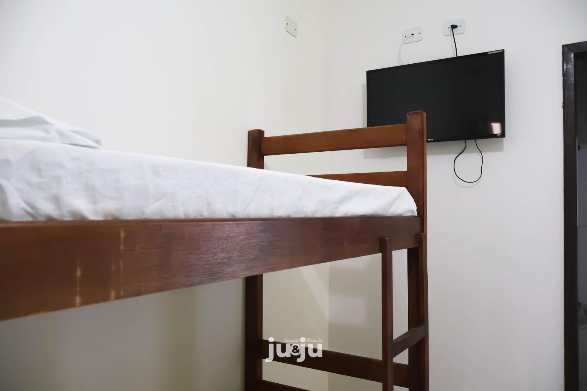 Pousada Ju&Ju A 400 Mts Da Praia Понтал-ду-Парана Экстерьер фото