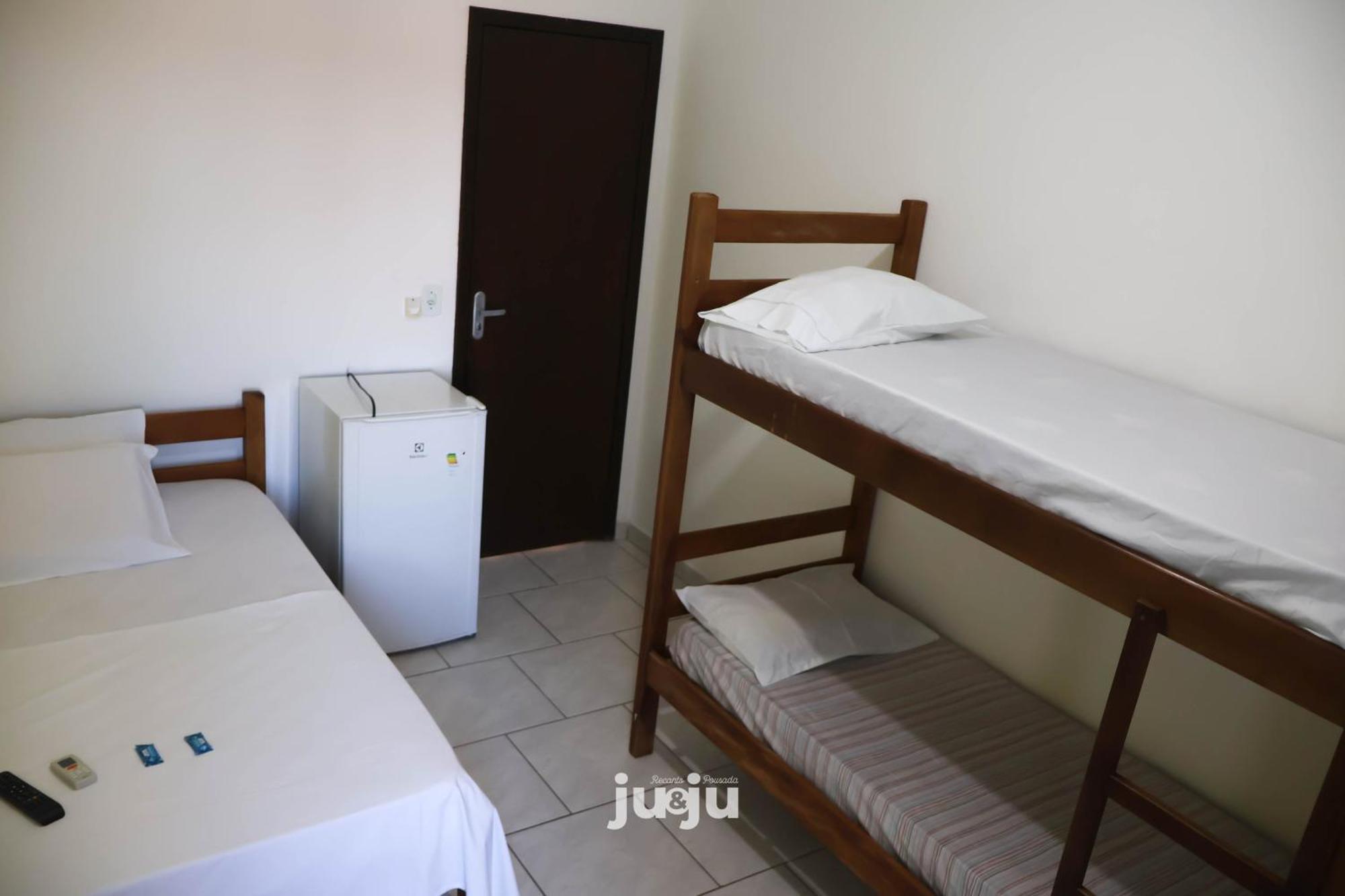 Pousada Ju&Ju A 400 Mts Da Praia Понтал-ду-Парана Экстерьер фото